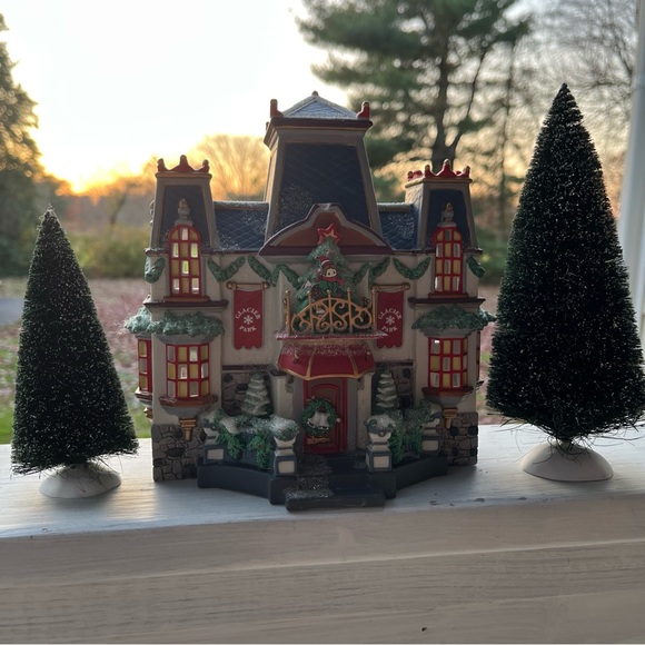 Department 56 Glacier Park Pavilion North Pole Christmas Village Limited Edition - Picture 2 of 14